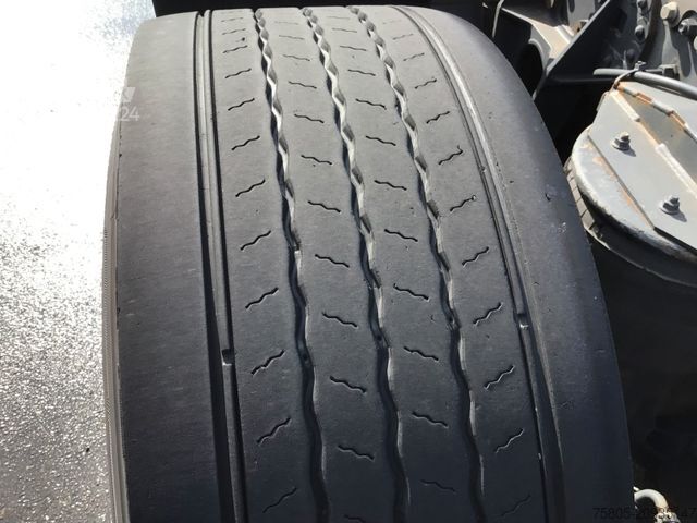 Вантажівка зі змінною надбудовою DAF XF 480  FAR