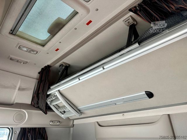 Standardowy ciągnik siodłowy DAF XF 530 FT SZM 4x2