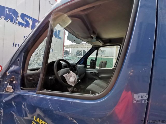 Kühltransporter VOLKSWAGEN Crafter 2.0TDI/100KW KÜHLKOFFER/ UNFALL!