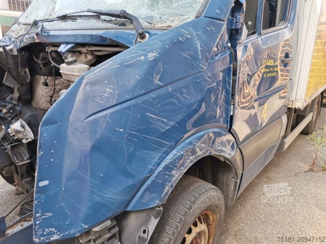 Kühltransporter VOLKSWAGEN Crafter 2.0TDI/100KW KÜHLKOFFER/ UNFALL!