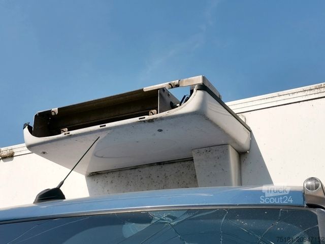 Kühltransporter VOLKSWAGEN Crafter 2.0TDI/100KW KÜHLKOFFER/ UNFALL!