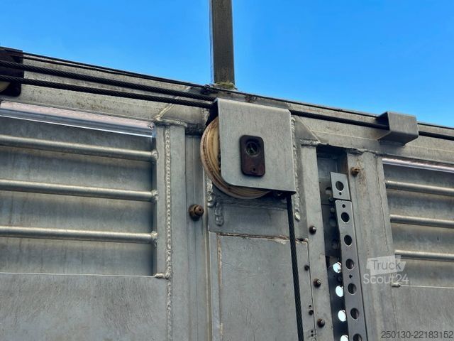 Semi-remorque pour bétail Finkl SAV35 4.Stock Hubdach Lift Tränke Tridec