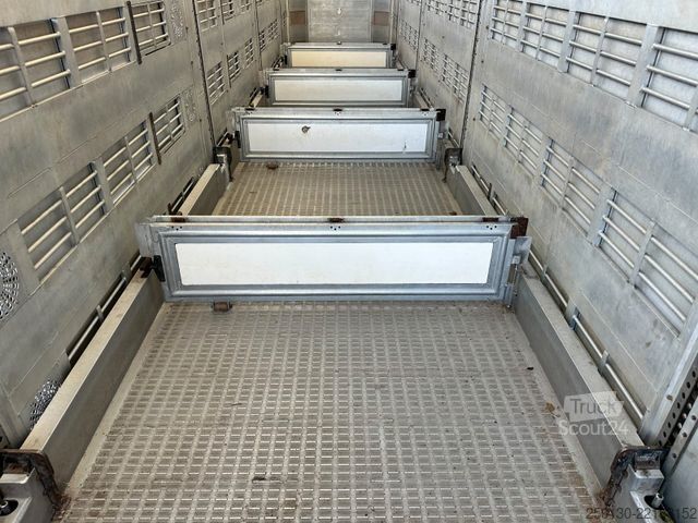 Semi-remorque pour bétail Finkl SAV35 4.Stock Hubdach Lift Tränke Tridec