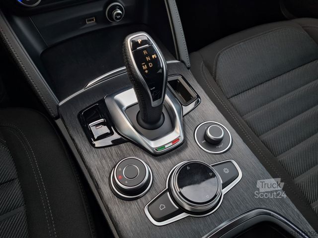 Pick-up ALFA ROMEO Stelvio 2.2D 16V Business AT8-Q4 - ASSISTS - AHK