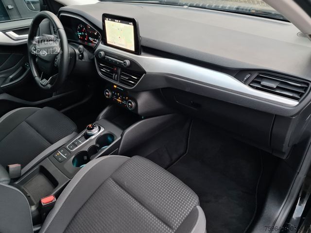 Bestelwagen FORD Focus Limo 1.5 TDCi AUT  Cool & Connect
