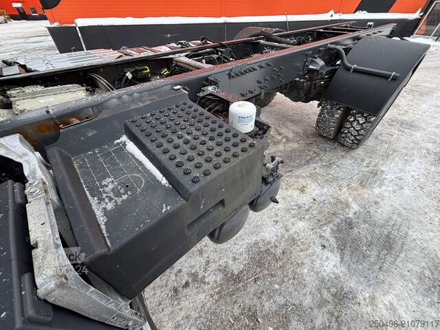 Podwozie z kabiną Volvo FMX 330 4x4 ONLY 32057 km !