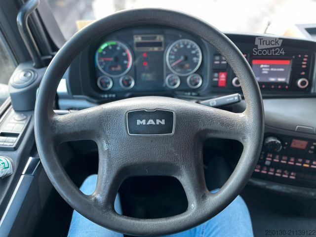 Planbil med presenning MAN TGS 26.360 6x2 LL Stapleraufnahme & Lenk/Lift