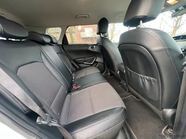 Van KIA Soul e-Soul DynamicLine 64 kWh LED Navi Kamera