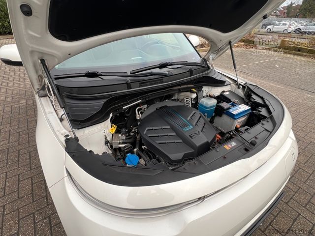 Van KIA Soul e-Soul DynamicLine 64 kWh LED Navi Kamera
