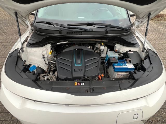 Van KIA Soul e-Soul DynamicLine 64 kWh LED Navi Kamera