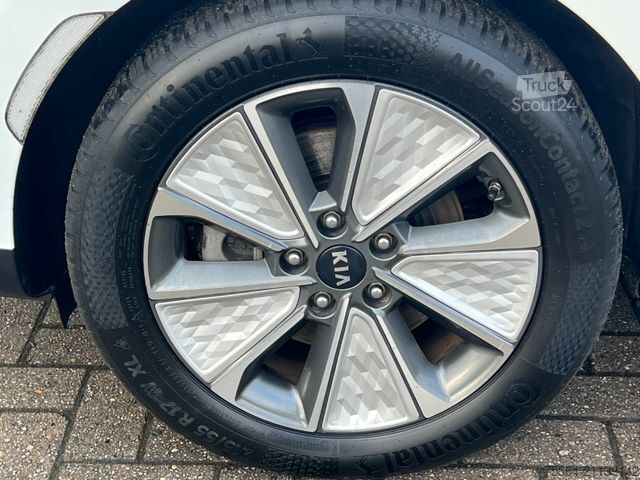 Van KIA Soul e-Soul DynamicLine 64 kWh LED Navi Kamera