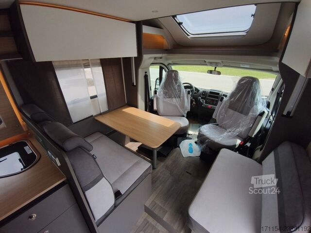 Полуинтегриран кемпер LMC Tourer lift H 730 ,Hubbett,