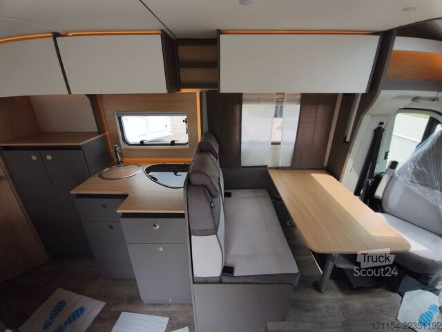 Полуинтегриран кемпер LMC Tourer lift H 730 ,Hubbett,