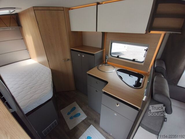 Полуинтегриран кемпер LMC Tourer lift H 730 ,Hubbett,