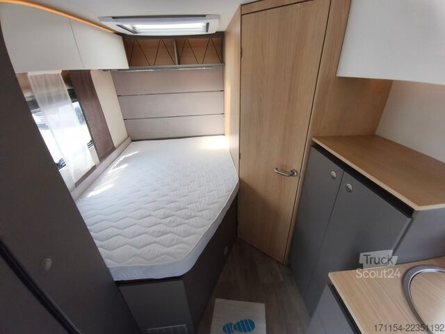 Полуинтегриран кемпер LMC Tourer lift H 730 ,Hubbett,