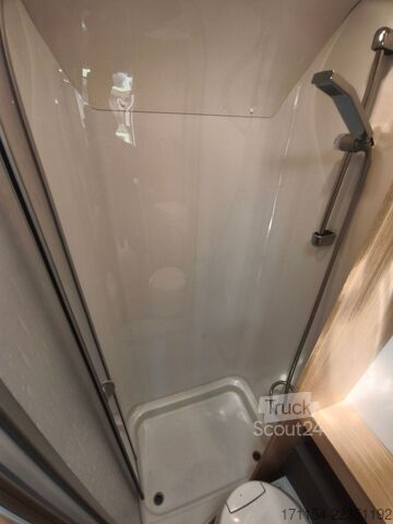 Полуинтегриран кемпер LMC Tourer lift H 730 ,Hubbett,