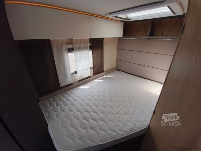 Полуинтегриран кемпер LMC Tourer lift H 730 ,Hubbett,