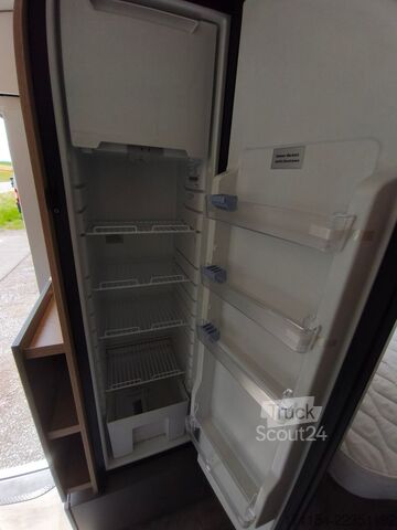 Полуинтегриран кемпер LMC Tourer lift H 730 ,Hubbett,