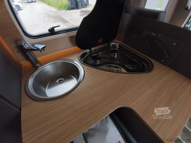 Полуинтегриран кемпер LMC Tourer lift H 730 ,Hubbett,