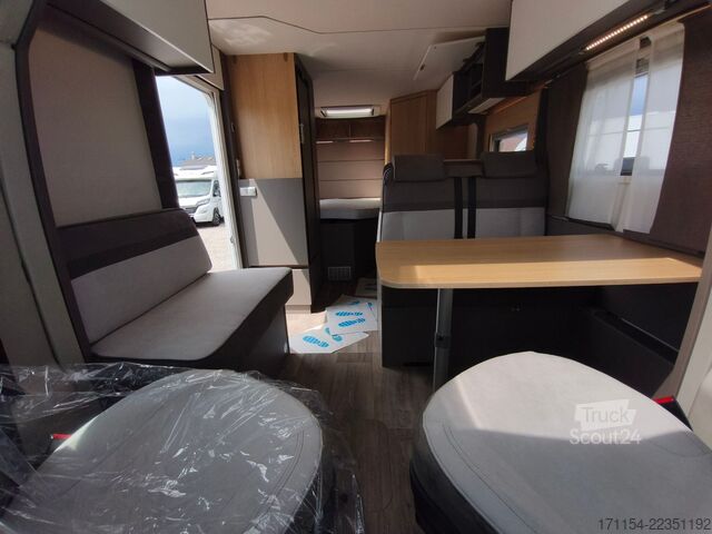 Полуинтегриран кемпер LMC Tourer lift H 730 ,Hubbett,