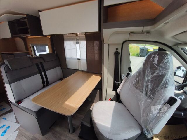 Полуинтегриран кемпер LMC Tourer lift H 730 ,Hubbett,