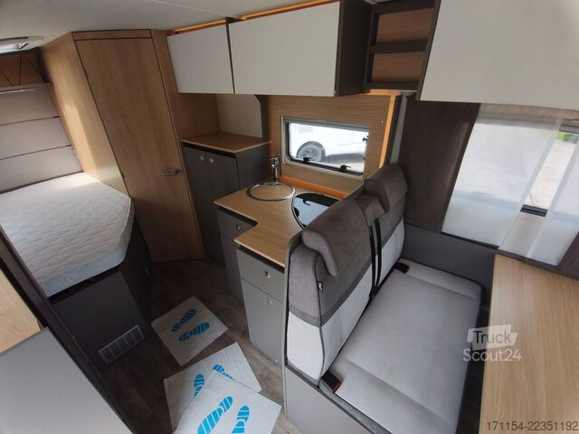 Полуинтегриран кемпер LMC Tourer lift H 730 ,Hubbett,