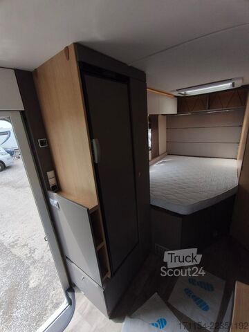 Полуинтегриран кемпер LMC Tourer lift H 730 ,Hubbett,