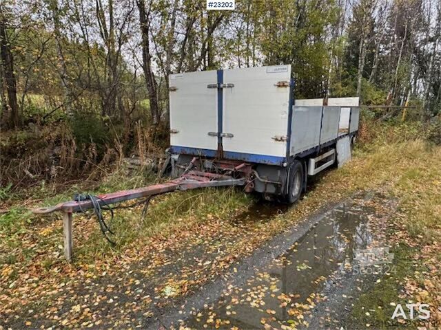  Istrail 3-axle flatbed trailer