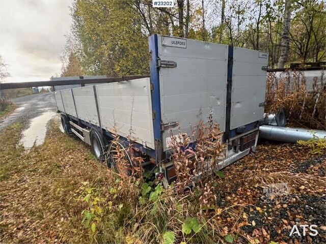  Istrail 3-axle flatbed trailer