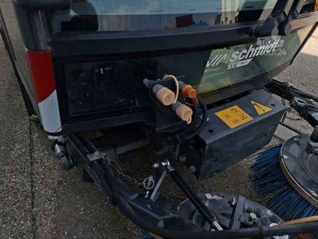 Spazzatrice stradale SCHMIDT SWINGO Compact 200+ Klima HD-Anlage 2 Besen