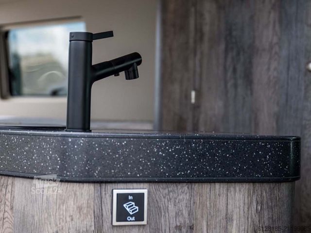 Obytný vůz MERCEDES-BENZ TAKLAMAKAN 4x4 190PS mit Innova Roadtrip Ausbau