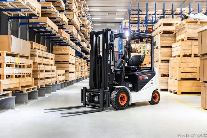 Stivuitor frontal Bobcat B 25NS