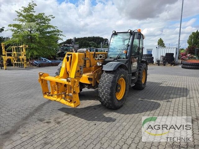 Teleskopiskais iekrāvējs JCB 560-80 AGRI