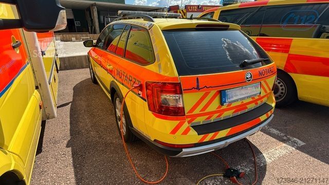 Brandweerwagen SKODA Octavia Combi Scout 4x4 Notarzteinsatzfahrzeug