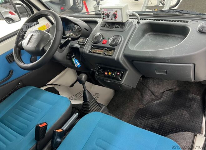 Самосвал-фургон PIAGGIO Porter 1.3 Allrad 4x4 Schneeschild Kipper Stdhz