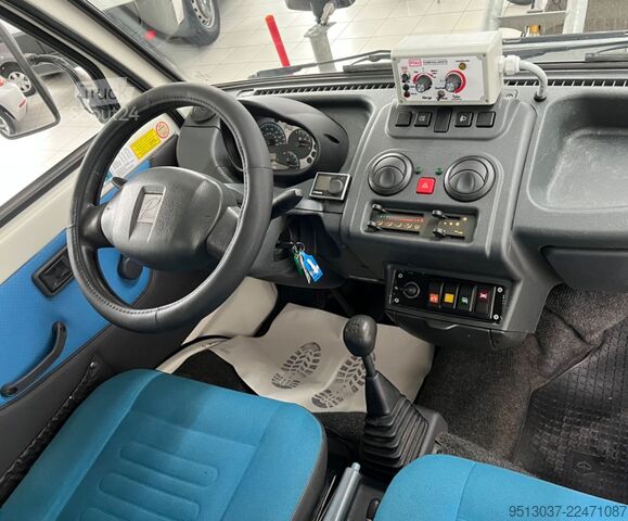 Самосвал-фургон PIAGGIO Porter 1.3 Allrad 4x4 Schneeschild Kipper Stdhz
