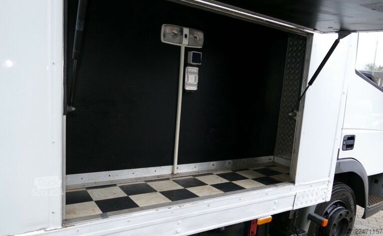 Transporteur de bétail IVECO 80E15 Pferdetransport 4 Pferde 4(Grün) HU neu