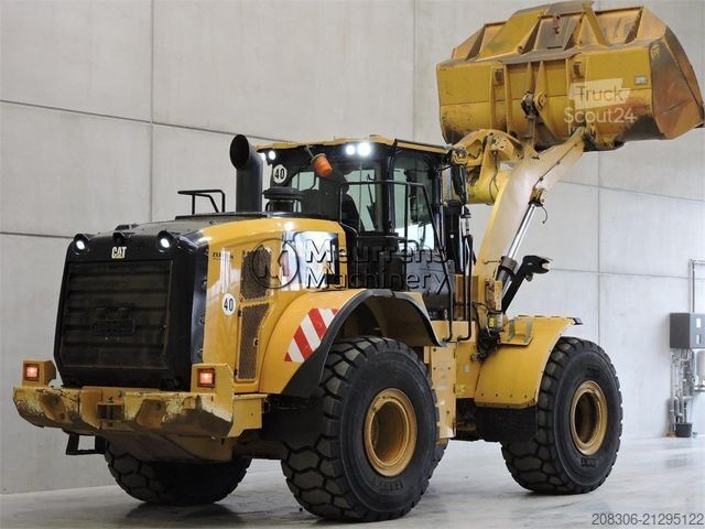 Kolesni nakladalnik CATERPILLAR 966M