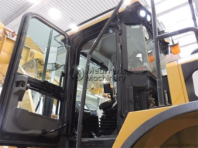 Kolesni nakladalnik CATERPILLAR 966M