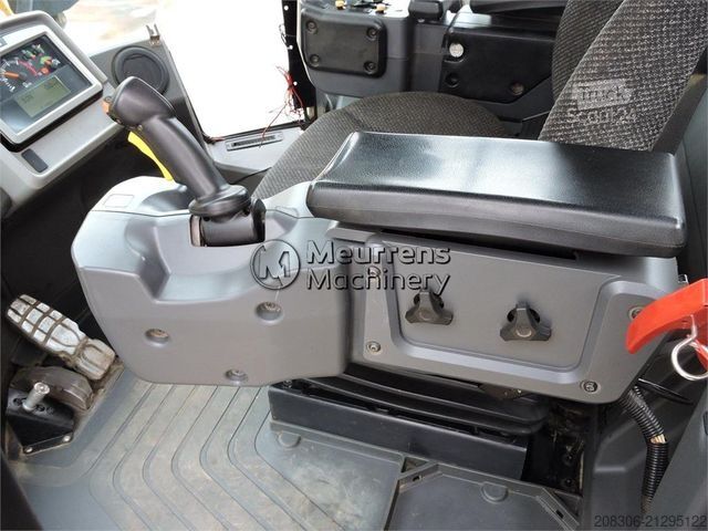 Kolesni nakladalnik CATERPILLAR 966M