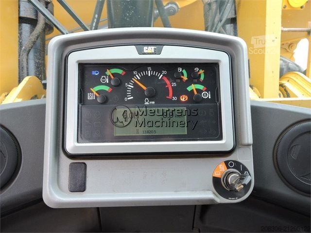 Kolesni nakladalnik CATERPILLAR 966M