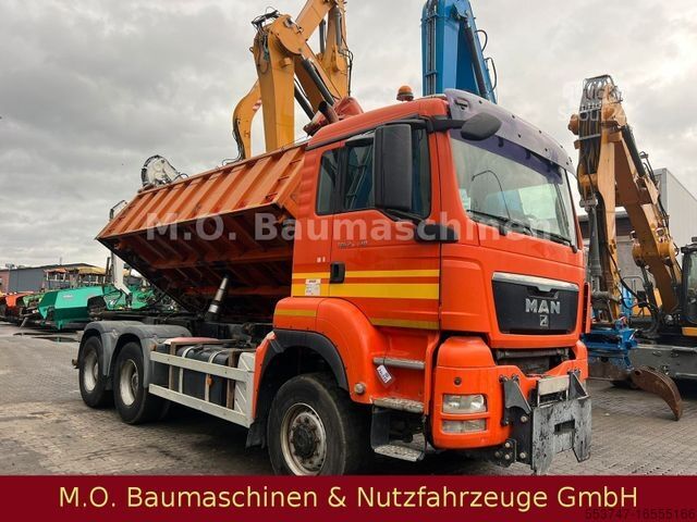 Autocamion basculant tridirecțional MAN TGS 26.440 / 6x6 /3-Seitenkipper / Plane / AC /