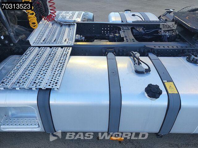 Volume SCM Mercedes Actros 1845 4X2 Bigspace Lowdeck Mirrorcam 2x Tank