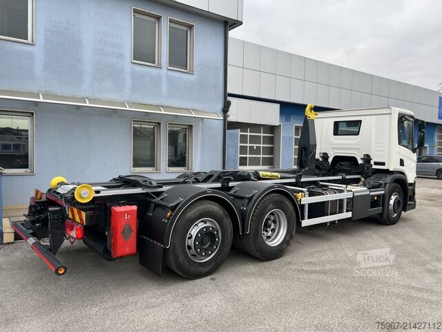 Roll-off-kippi kuorma-auto SCANIA P 450