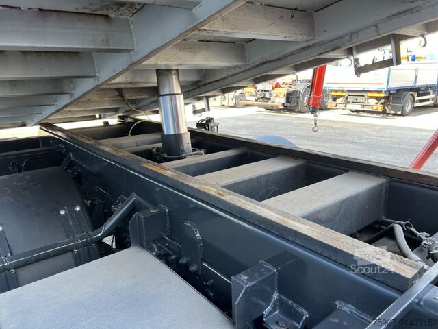 üç yollu vinçli damperli kamyon Iveco Eurocargo 140e22