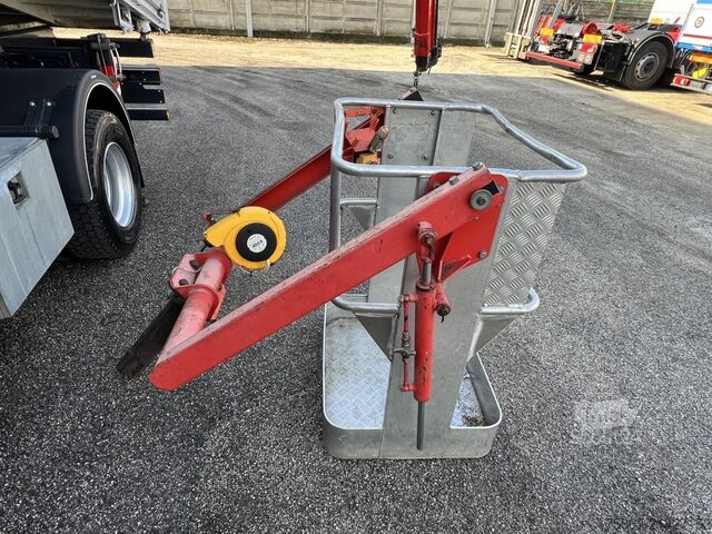 üç yollu vinçli damperli kamyon Iveco Eurocargo 140e22