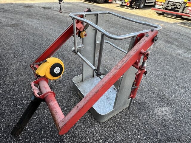 üç yollu vinçli damperli kamyon Iveco Eurocargo 140e22