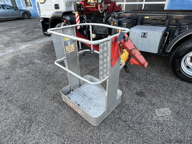 üç yollu vinçli damperli kamyon Iveco Eurocargo 140e22