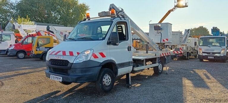 Furgonetă cu cutie Iveco Daily Multitel 160 ALU DS - 16m