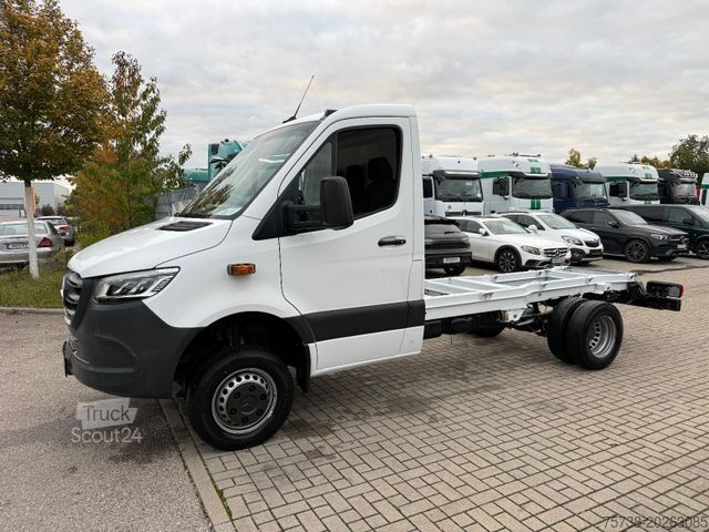 Transporter Fahrgestell MERCEDES-BENZ Sprinter 516 CDI 4x4 Fahrgestell/Klima/3-Sitze